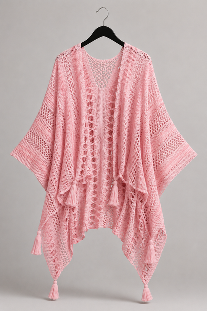 Roséfarbenes Häkel-Cape mit Quasten